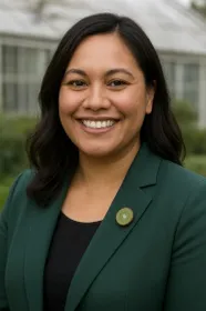 Headshot of Kiwi Greenleaf